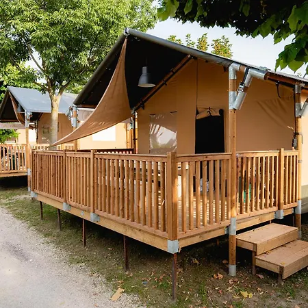 Glamping Garda ペスキエーラ・デル・ガルダ