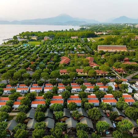 キャンプ場 Glamping Garda *